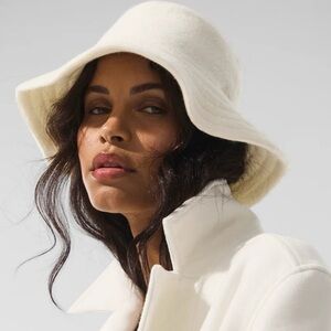 Alo Merino Wool Bucket Hat NWT Ivory